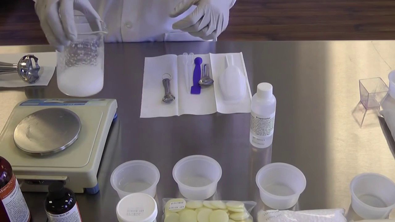 أسرار صناعة مستحضرات التجميل